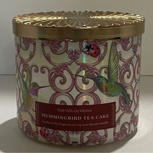 Body & Bath Works Hummingbird Tea Cake 3-Wick Candle 14.5 oz Soy Wax Blend NEW